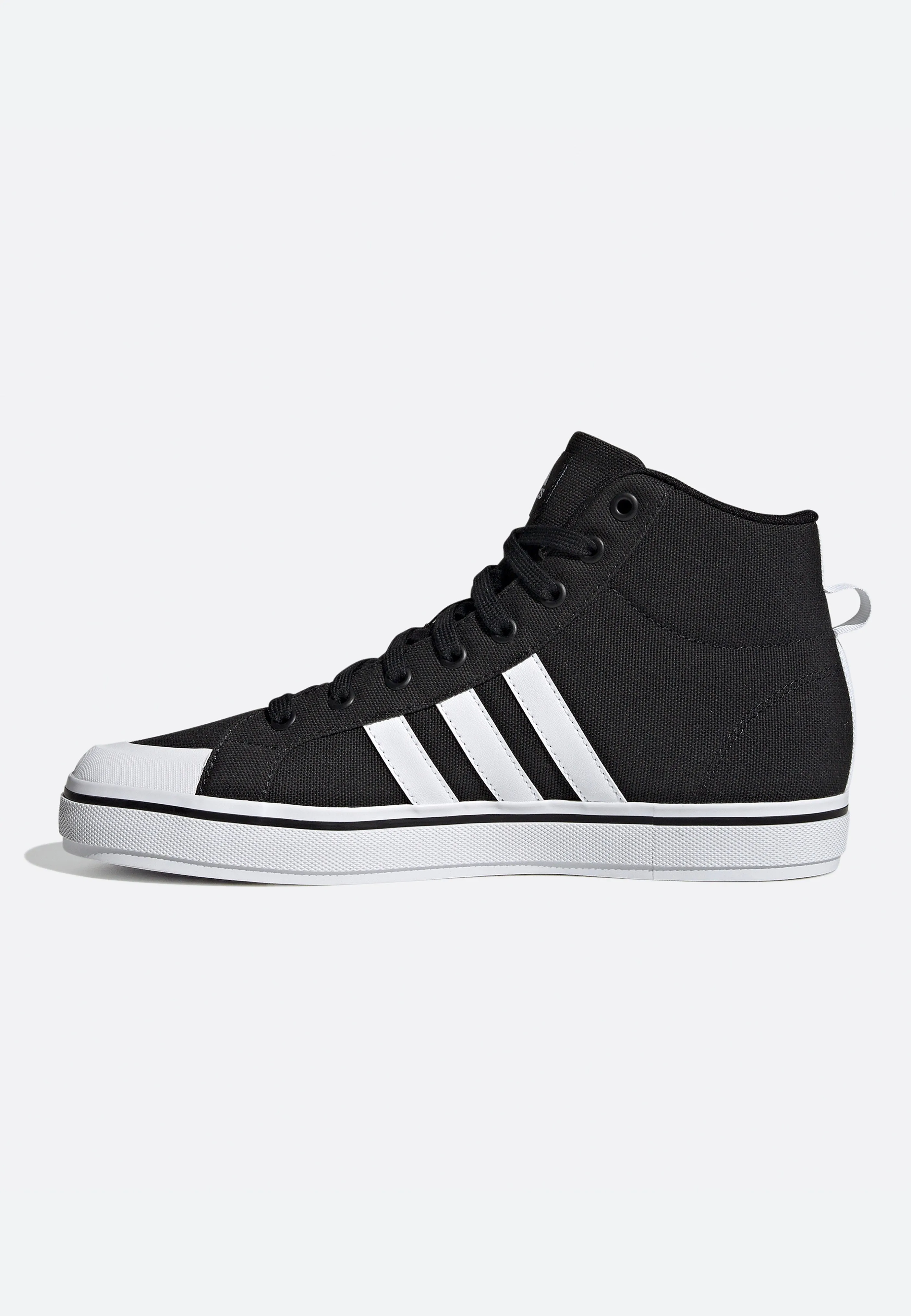 Adidas - Bravada 2.0 Mid Cblack/Ftwwht/Ftwwht - Shoes