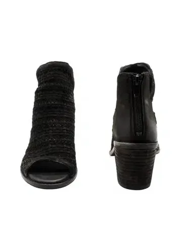 "Anton" By Sbicca Sandal (Black)